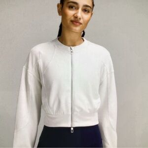 Lululemon athletica Light Bone colour softstreme cropped Jacket(size 4)LW3GL8S